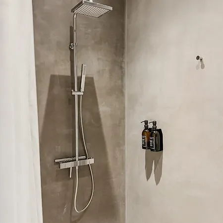 V - Petit Bed & Breakfast 3*