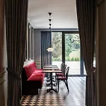 V - Petit Bed & Breakfast