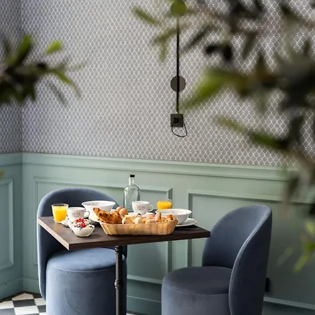 V - Luxe Couette-café 3*