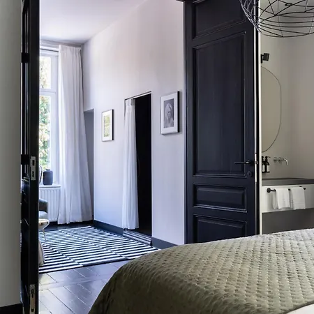 V Petit Bed & Breakfast