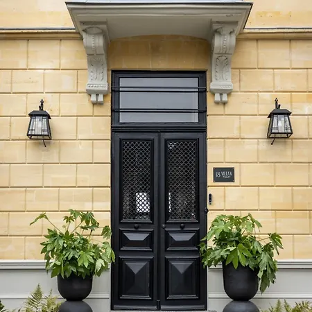 V - Petit Oda ve Kahvaltı 3*