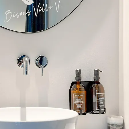 V - Petit Bed & Breakfast