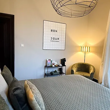 V - Petit Bed & Breakfast