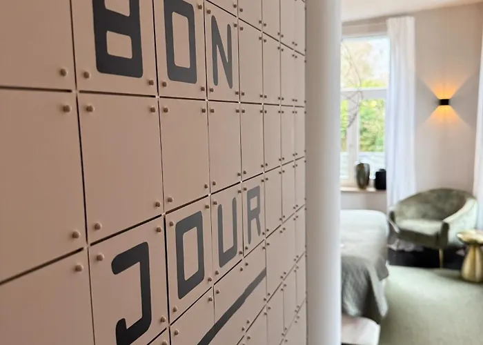 V - Petit فندق مبيت وإفطار 3*